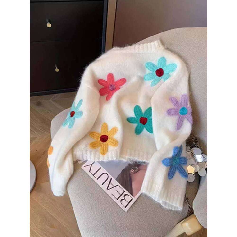 Women's autumn and winter flower embroidery anti-aging sweet round neck long sleeved jacket, loose, casual, elegant Z260314