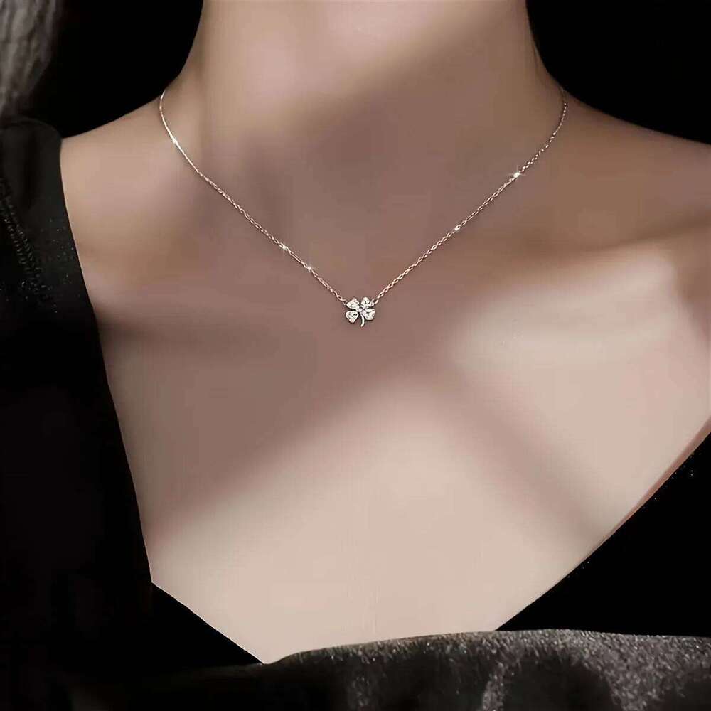 Lucky Cr Zircon Pendant Necklace in Gold/Silver Tone with Cubic Zirconia Inlay Romantic Style Fashion Jewelry for Women H260312
