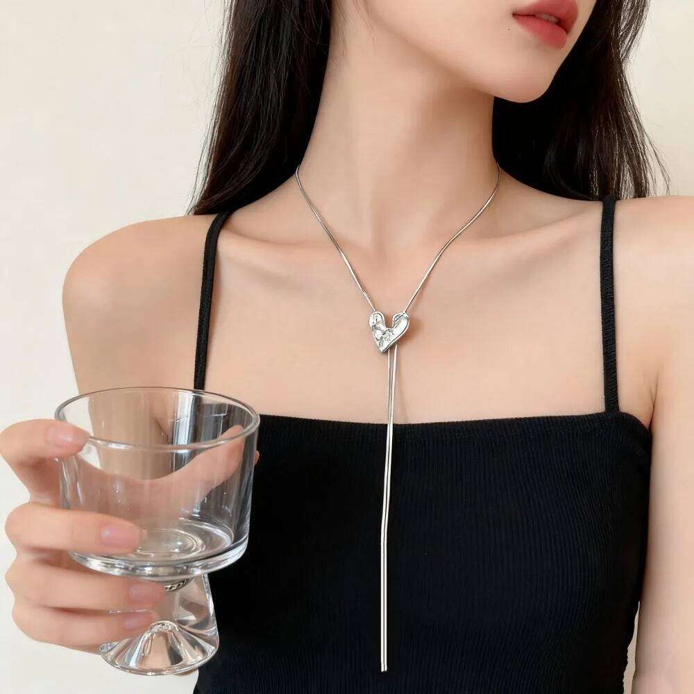 Liquid Metal Irregular Necklace Silver Heart Tassels Necklaces for Women New Trendy Personalized Clavicle Chain Jewerly H260312