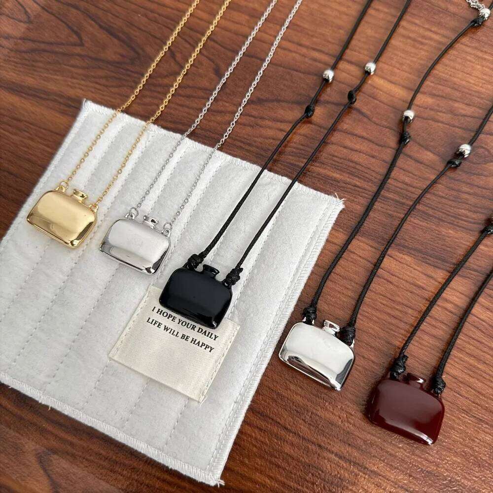 Retro Square Chain Temperament Korean Style Bottle Pendant Necklace Elegant Neck Hanging Fashion Jewelry Friends H260312