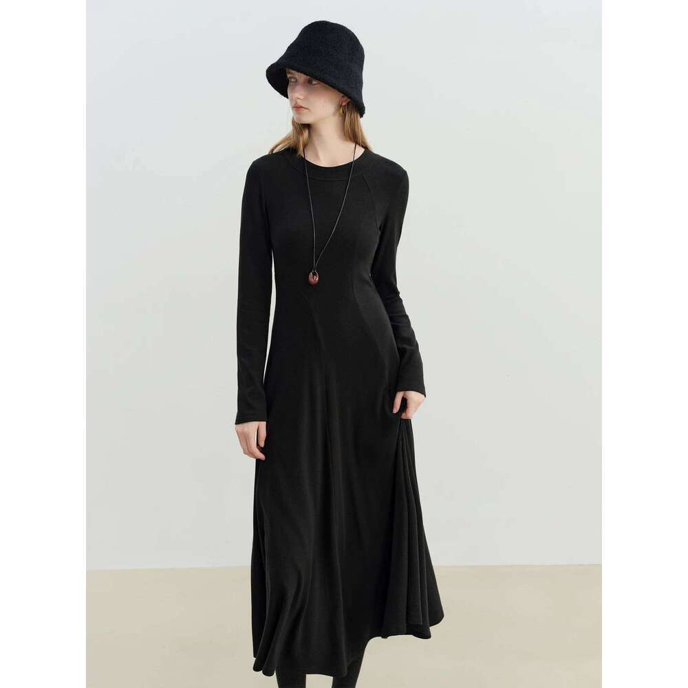 ZIQIAO 2025 Winter Women's Slim Fit Knit - Round Neck Bodycon Little Black Dress Tummy Control Waist Elegant Mid-Length Z260313