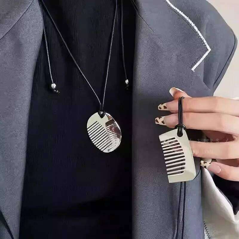 LATS Personality Temperament Comb Pendant Necklace for Women 2024 Trend New Delicate Design Jewelry Fashion Accessories H260312