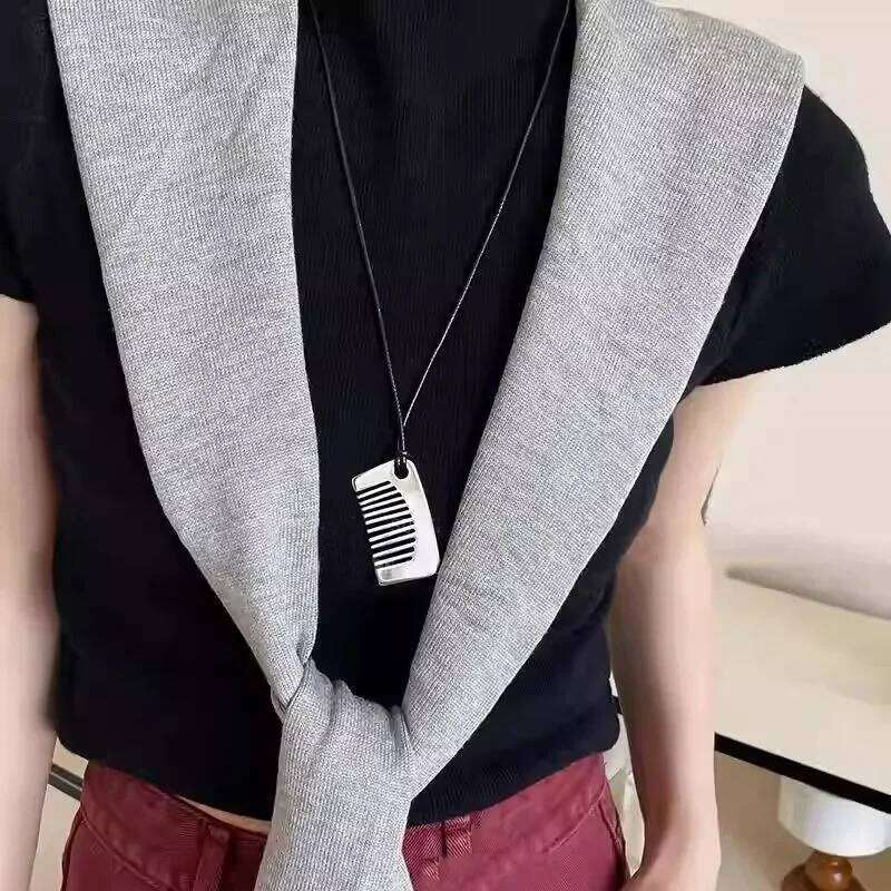 LATS Personality Temperament Comb Pendant Necklace for Women 2024 Trend New Delicate Design Jewelry Fashion Accessories H260312