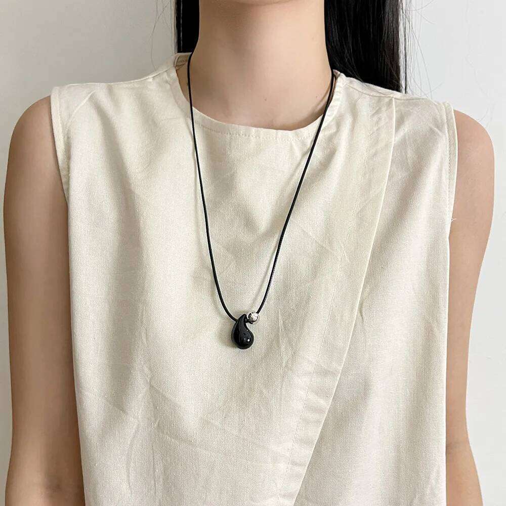 LATS Korean Simple Red Drop Pendant Necklace for Women Exquisite Style Sweater Chain Fashion Jewelry Accessories H260312