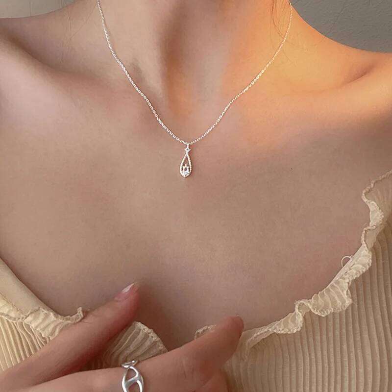 French Shining Zircon Water Drop Pendant Fairy Gold Color Simple Clavicle Chain Necklace Female Party Wedding Jewelry H260312