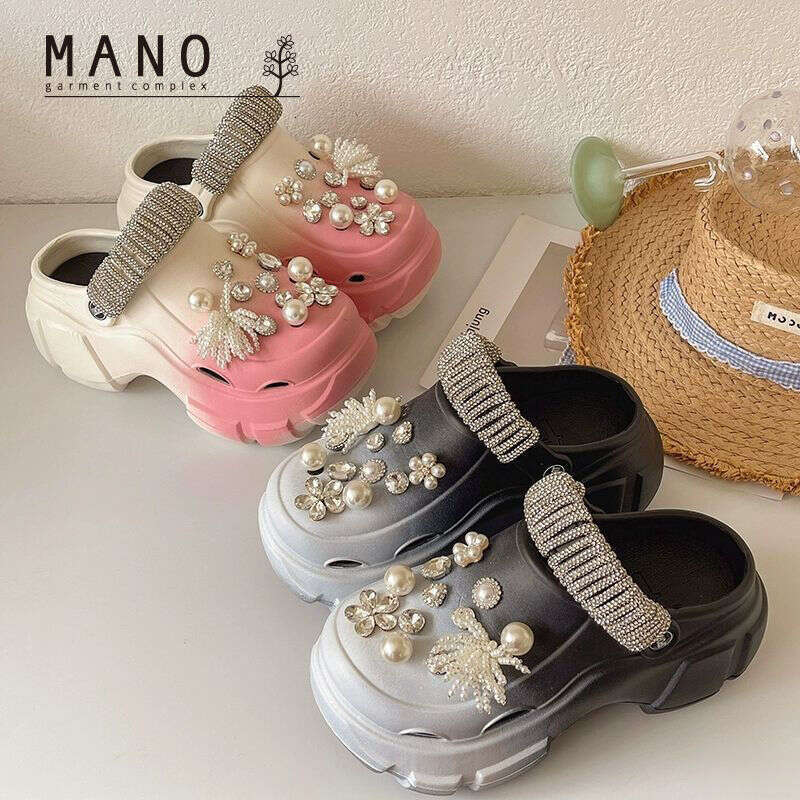 Internet Celebrity Gradient Platform Thick Sole Rhinestone Hole Shoes for Women 2026 Summer New Non-Slip Closed-Toe Slippers