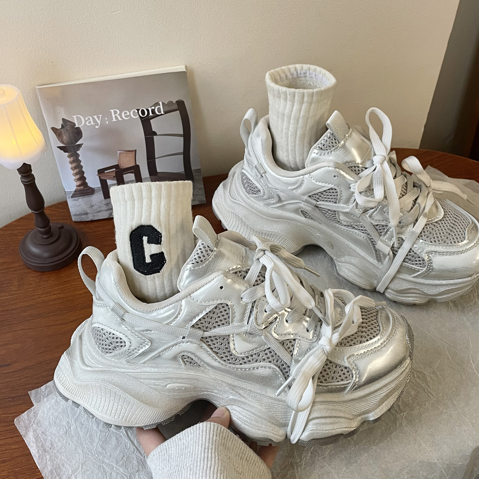 New Trendy Shoes Retro Popular Dad Snea For Women New Model Makes Feet Look Smaller Breathable Round Toed Lightweight Thick Soled Distressed