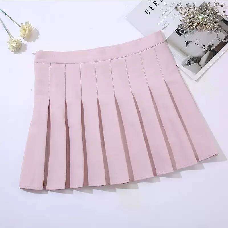2025 pleated skirt for women in spring and autumn, winter, small checkered skirt, high waist, slimming effect, plus size Z260314