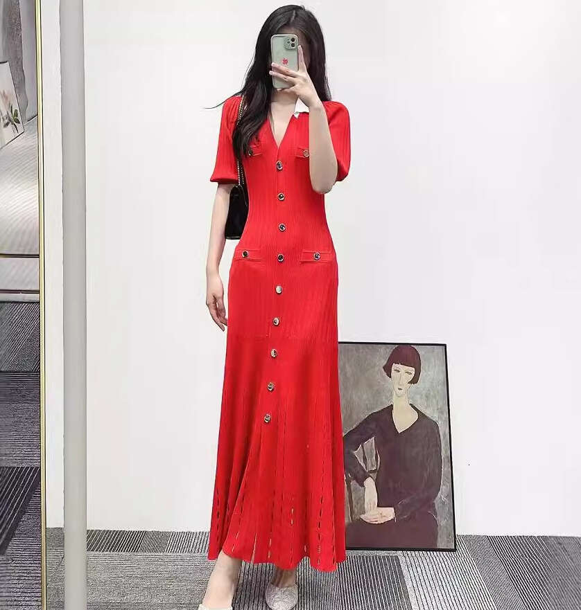 French elegant 2026 spring and summer new designer high-end short sleeved waist cinched knitted long dress