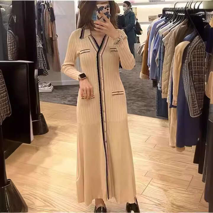 2026 Spring/Summer New Designer Single breasted Women's Slimming Long Beard V-neck A-line Extra Long Dress