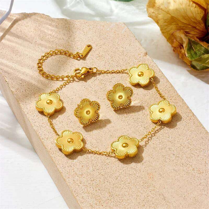 Hot Selling High-Quality Plum Blossom Plant Metal Five Flower Necklace With Double-Sided Y2K Style Cr H260312