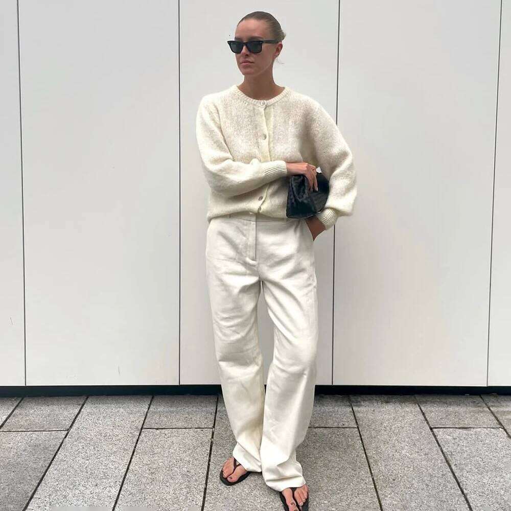 Tuularose Autumn Knitted Cardigan Fashion Solid Casual Button Knit Top Basic Office Lady Streetwear 2025 New Women Sweater Z260313