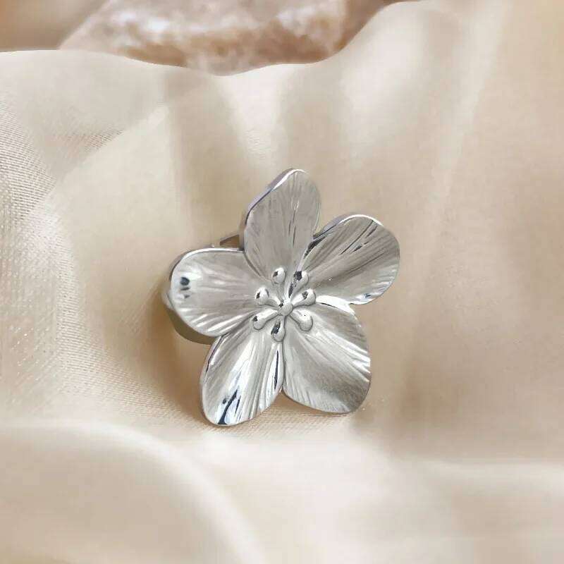 LATS 2024 New Flower Ring for Women Simple Temperament Party Fashion Trendy Charm Waterproof Jewelry Gifts Wholesale H260312