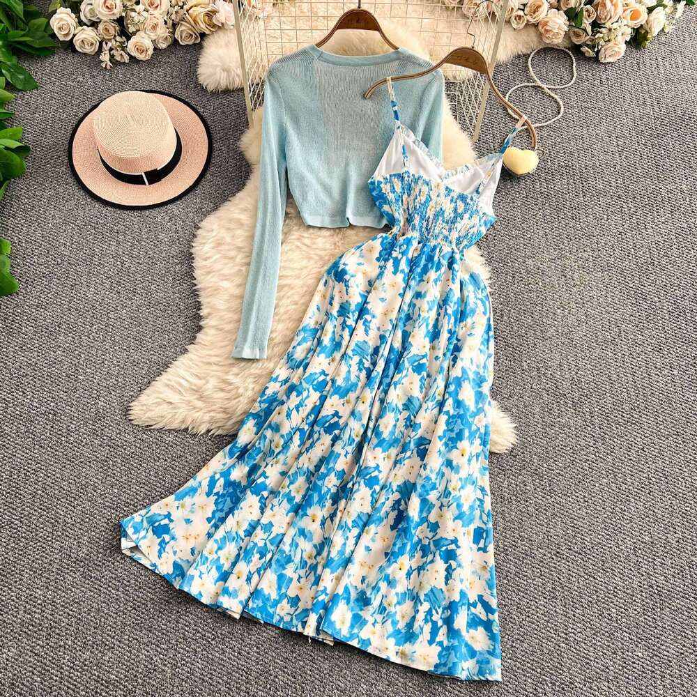 2026 designer's new super fashionable, unique, beautiful, gentle and age reducing blue printed vest with outer knitted layer
