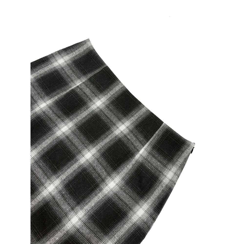 Black white plaid printed short midi skirt, suitable for daily wear in autumn and winter. Z260314