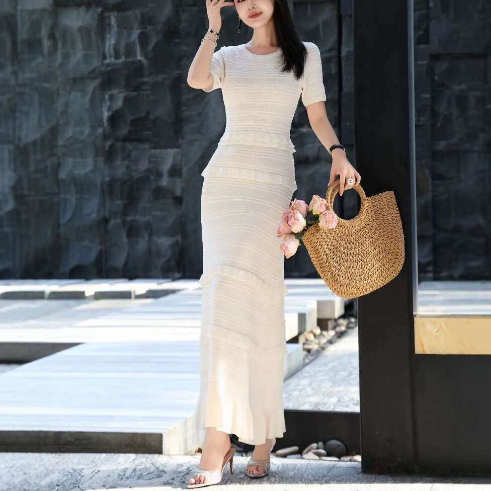 Designer's high-end elegant women's c10 2026 spring pleated round neck long sleeved knitted dress