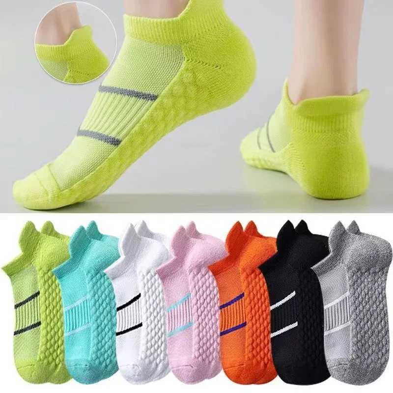 Men Women Running Socks Basketball Breathable Anti Slip Sport Cycling Walking Women Outdoor Sock Cotton Athletic No Sweat Sock D260313