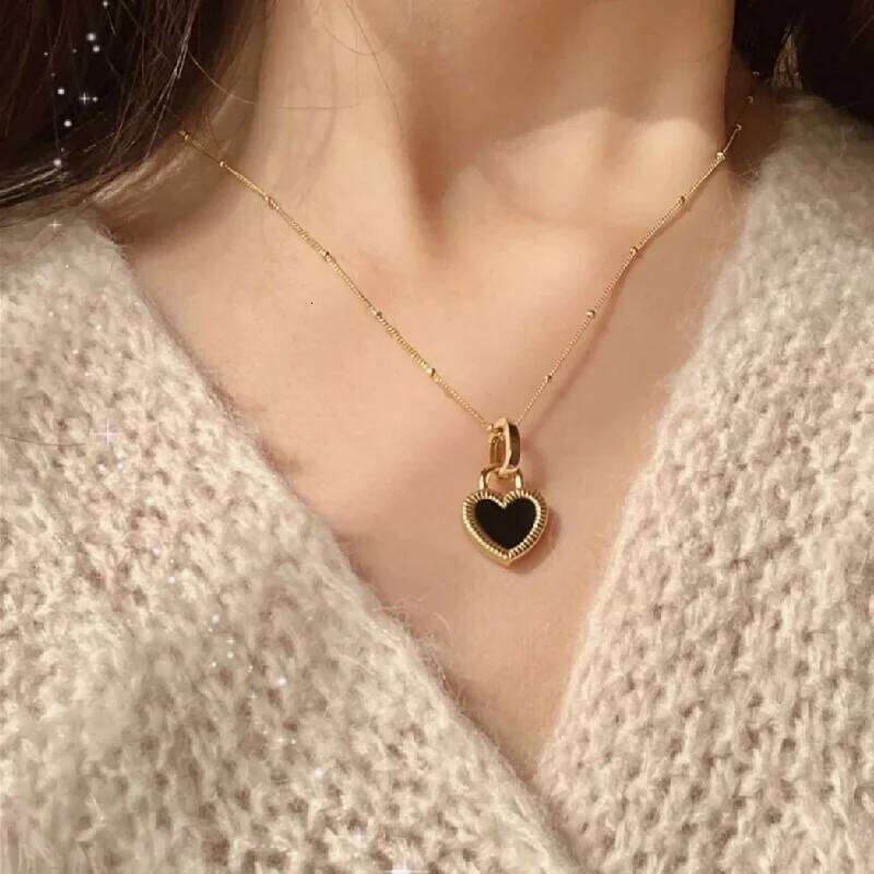 316L Stainless Steel Women's Necklaces Ethnic Style Gold Color Lock Shape Pendant Woman Necklace Casual Ladies Jewelry H260312