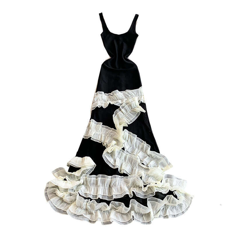 Designer, internet celebrity, niche, stunning, sweet, pleated, spliced knit women's vest, holiday style, slim and elegant