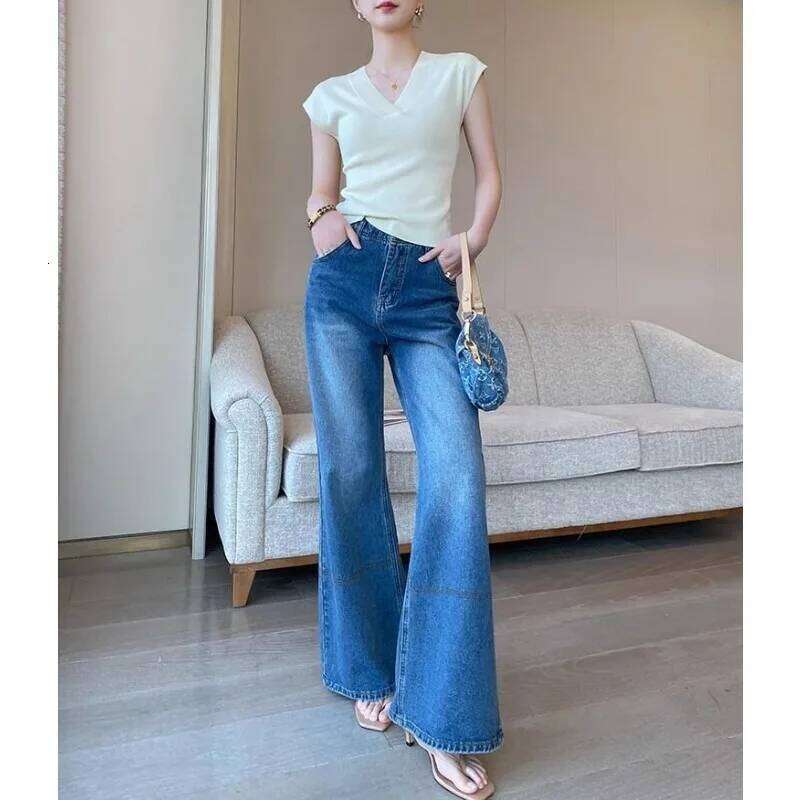 Ice Silk Knitted Sweater Bottoming Shirt for Women Thin Summer New V-neck Fashion Temperament Short-sleeved Top Z260313