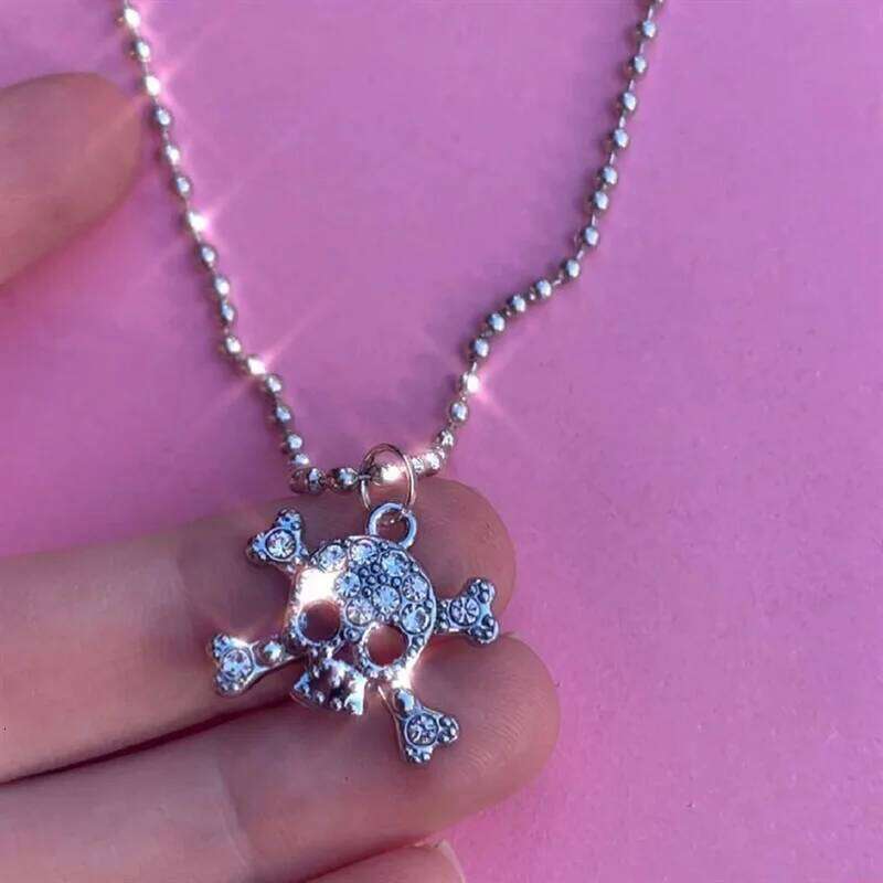 2024 Trend Exquisite Shiny Rhinestone Skull Head Bone Pendant Necklaces Creative Punk Rock Skeleton Necklace for Women Jewelry H260312