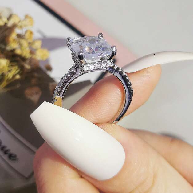 Fashionable Women's Accessories Explosive Luxury Female Ring Small High-Level Feeling Design