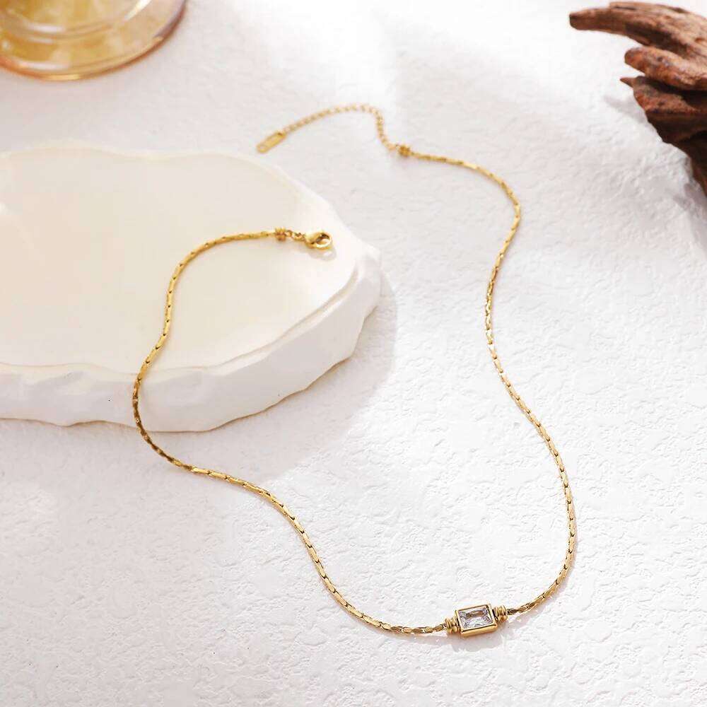 Retro Stainless Steel Creative Chain Necklace for Women Charm Shiny Square Crystal Pendant Necklaces Wedding Jewelry Gifts H260312