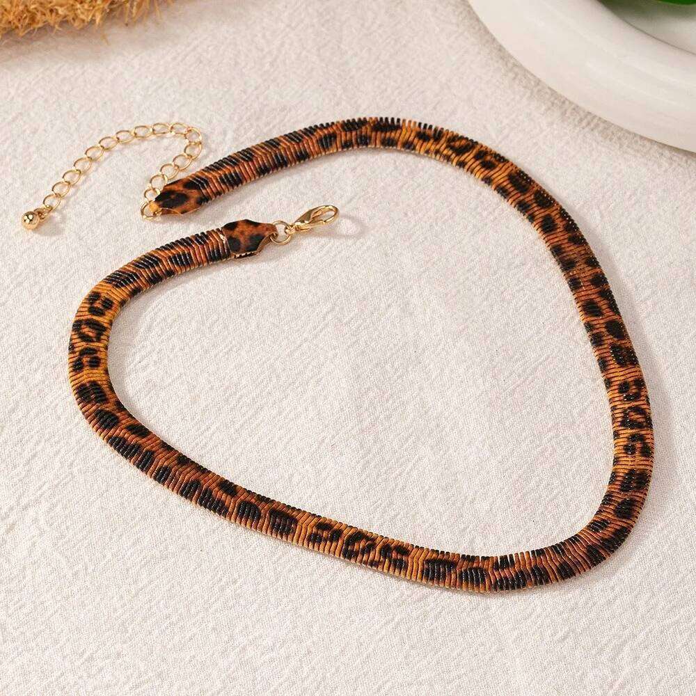 Exaggerated Retro Temperament Leopard Print Necklace for Women 2025 New Fashion Jewelry Accessory H260312