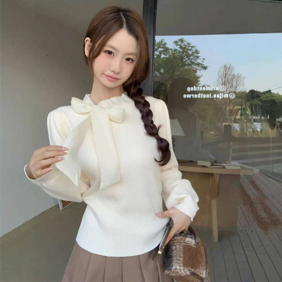 Gentle Style Design with Bow Tie Apricot Colored As The Base, Women's Thick and Slim Fit Inner Knit Sweater Top Z260313