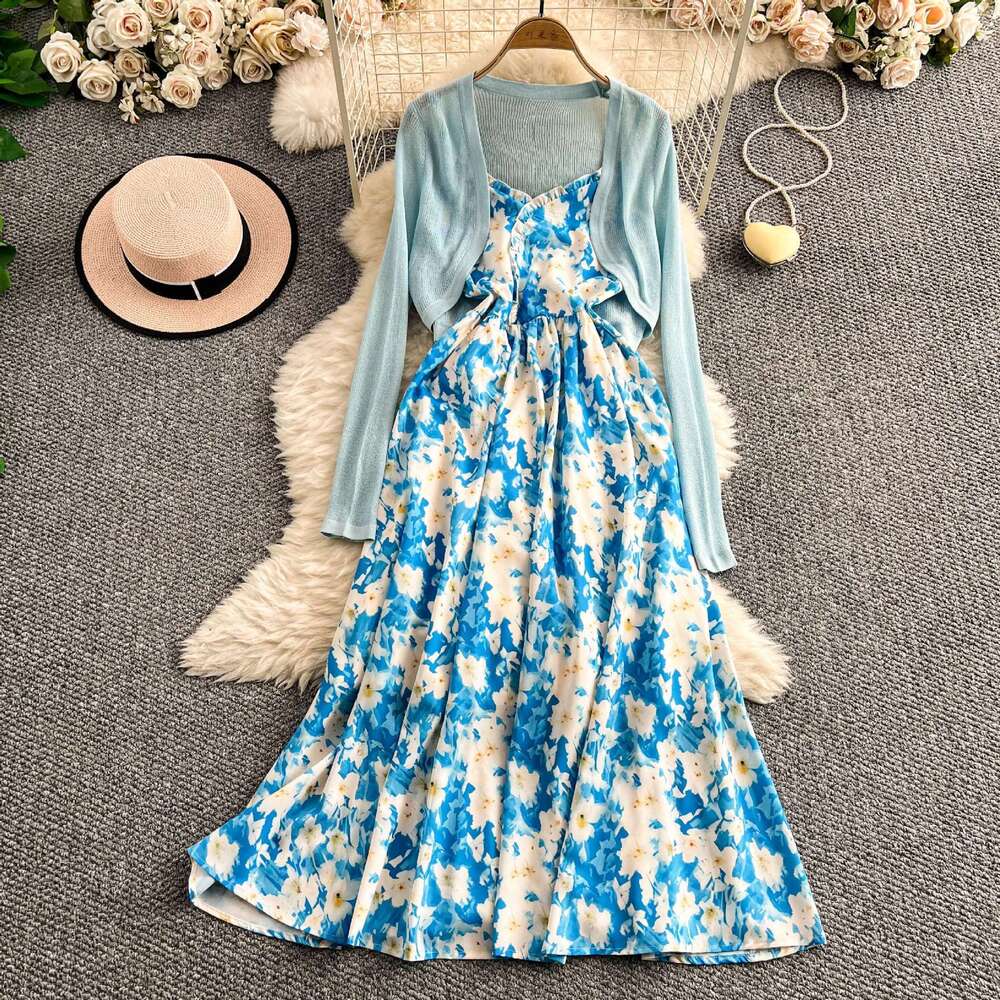 2026 designer's new super fashionable, unique, A12 beautiful, gentle and age reducing blue printed vest with outer knitted layer