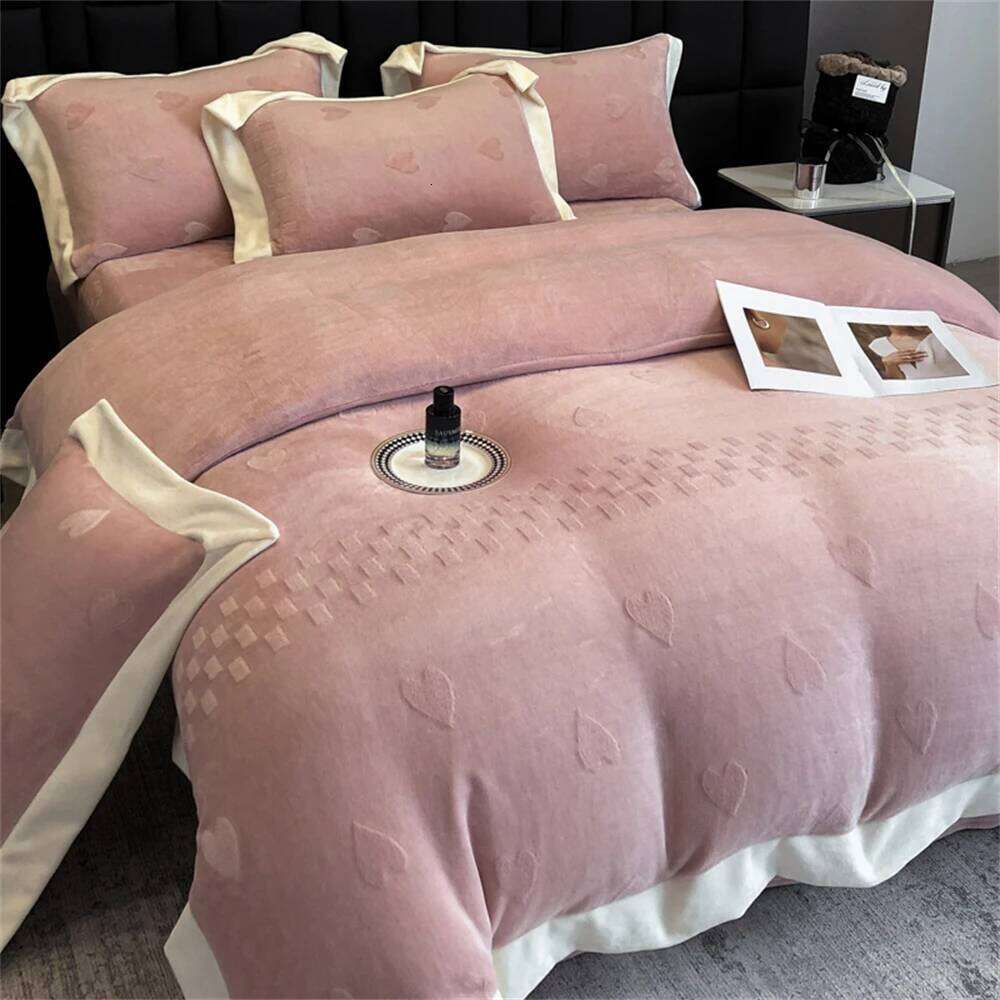 Carved Love Bedding Warm Milk Four-Piece Set Winter Duvet Thicken Coral Velvet Quilt Cover Bed Sheet Pillowcase H260312 - view 3