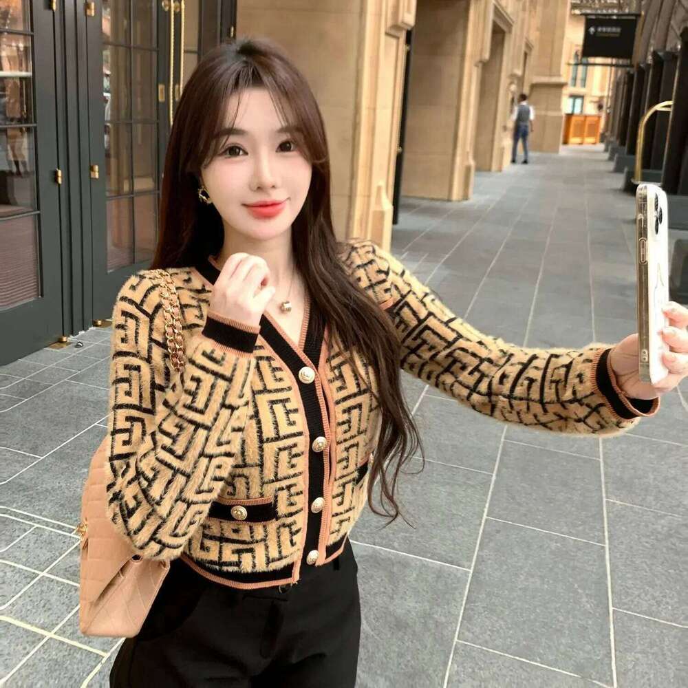 Temperament 2024 New Autumn Winter Knitting Cardigan Coat Women Clothes Geometric Top Tee Ladies Fashion Buttons V-neck Sweater Z260313