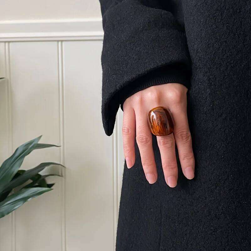 1-piece Bohemian retro style coffee colored resin ring, simple wide face layered ring suitable for daily banquets H260312