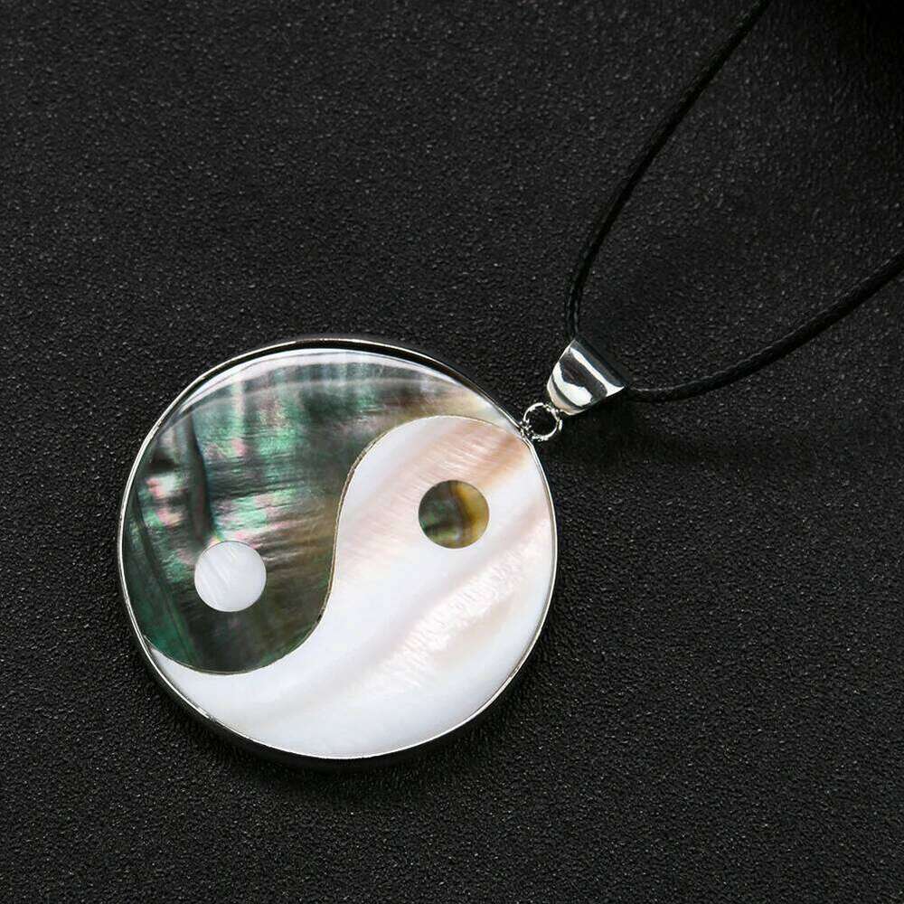 Natural Shell Tai Ji Yin Yang for Women Men Classic Black White Chinese Taoism Signs Pendant Necklace Jewelry Gift H260312