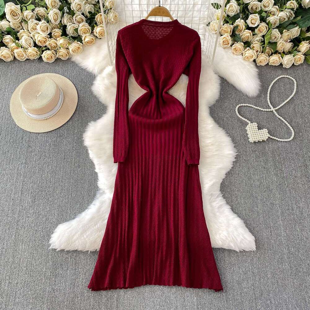 Designer socialite goddess style inspiration women's long sleeved knitted dress autumn and winter with metal buckle waist cinching slimming