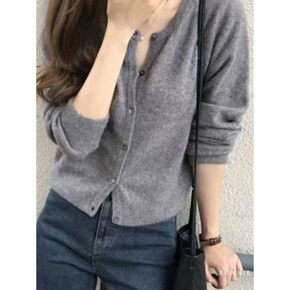 Round neck black temperament short knitted cardigan, loose outer sweater jacket for autumn and winter commuting women Z260313