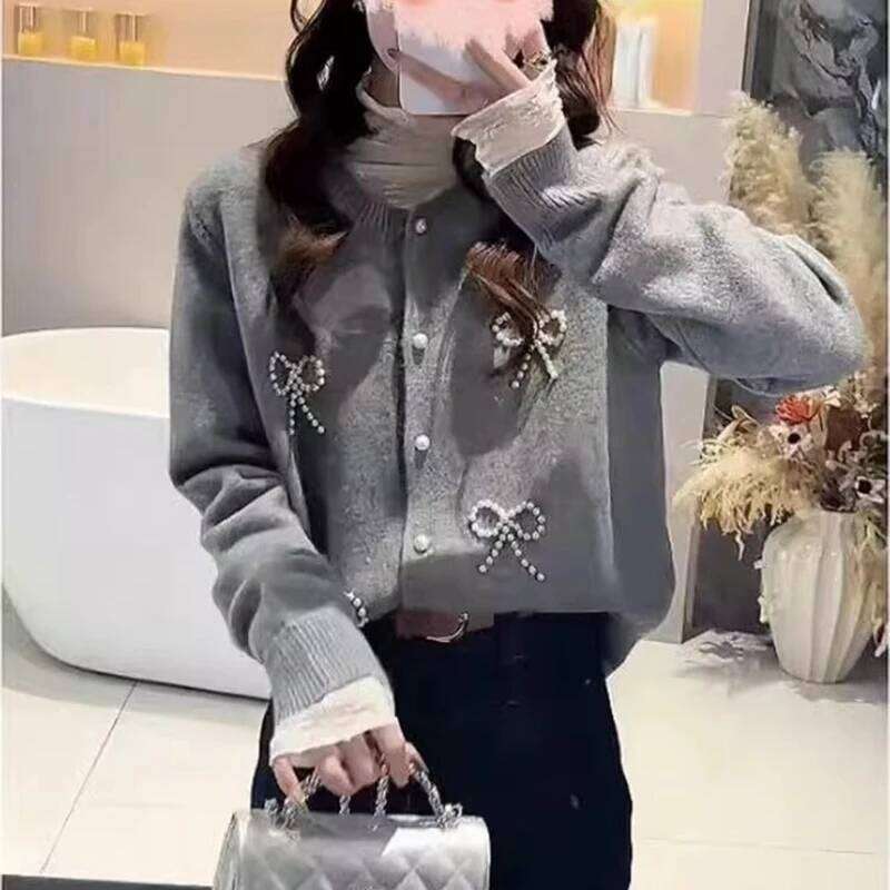 Sweet Pearl Bow Nail Bead Round Neck for Women Autumn Winter Look Thin Style Single Breasted Knitted Sweater Cardigan Z260313