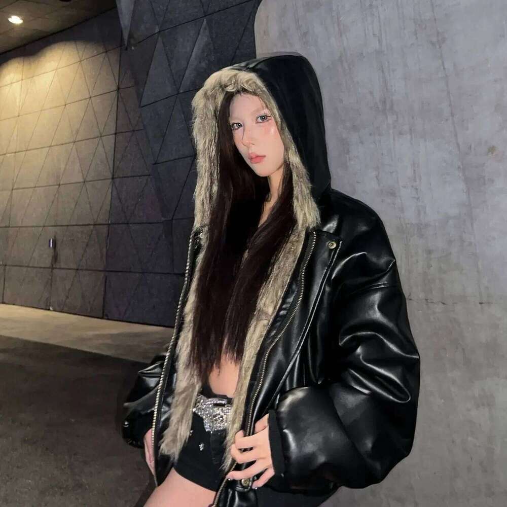 Luxury Vintage Short American Faux Fur Coat Reversible Wear Hooded Warm Pu Leather Jacket Winter Thick Chic Outerwear New Z260313