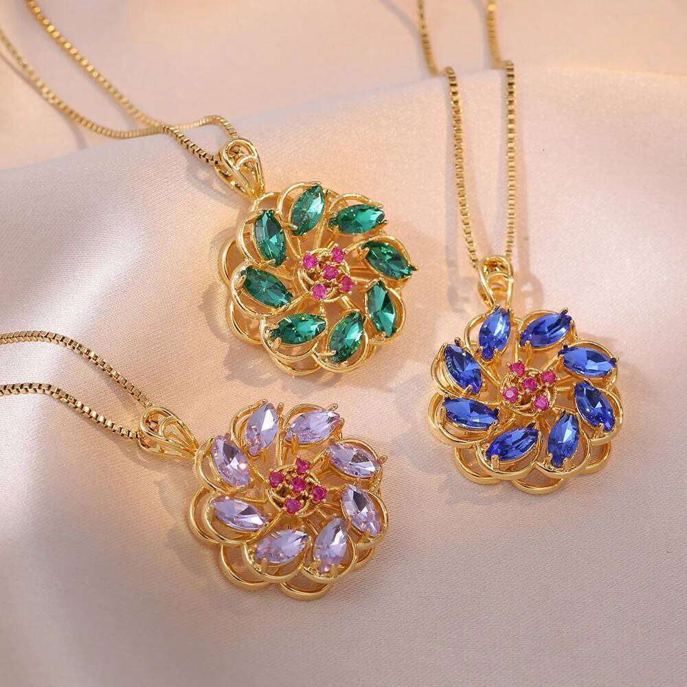 Fashionable Vintage Zircon Lucky Flower Necklace Women's New Live Broadcast TikTok Embedded Sense Rotation Pendant Titanium S... H260312