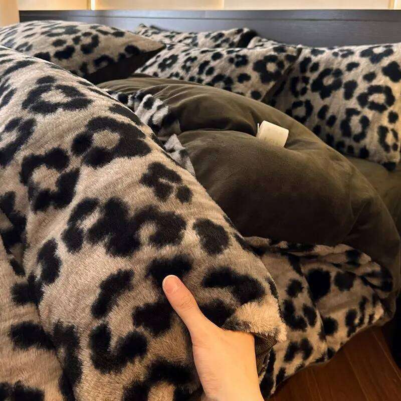 Four-piece Set Thickened Thermal Flange Coral Fleece Class A Leopard Print Rabbit Plush Quilt Cover Pillowcase Bed Sheet H260312