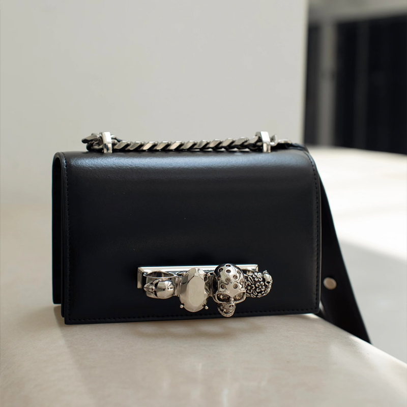 Jewelled Satchel Designer Luxury High Quality Classic Four Finger Gemstone Skull Ring Bag Fashionable Trendy Casual Multi Complimenting Women's Chain Shoulder Bag