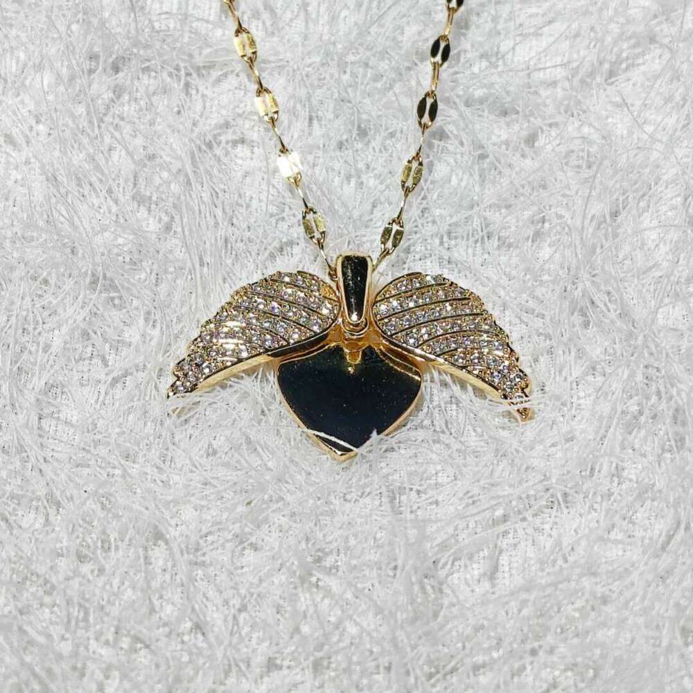 Stylish Copper Micro-inlaid Zircon Heart Angel Wing Necklace with Feather Wings H260312