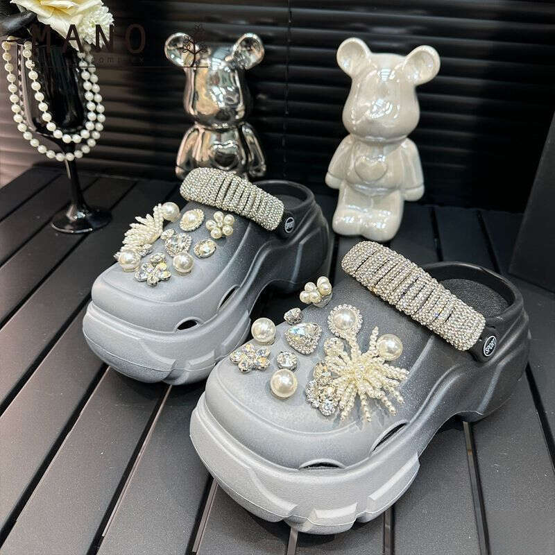 Internet Celebrity Gradient Platform Thick Sole Rhinestone Hole Shoes for Women 2026 Summer New Non-Slip Closed-Toe Slippers