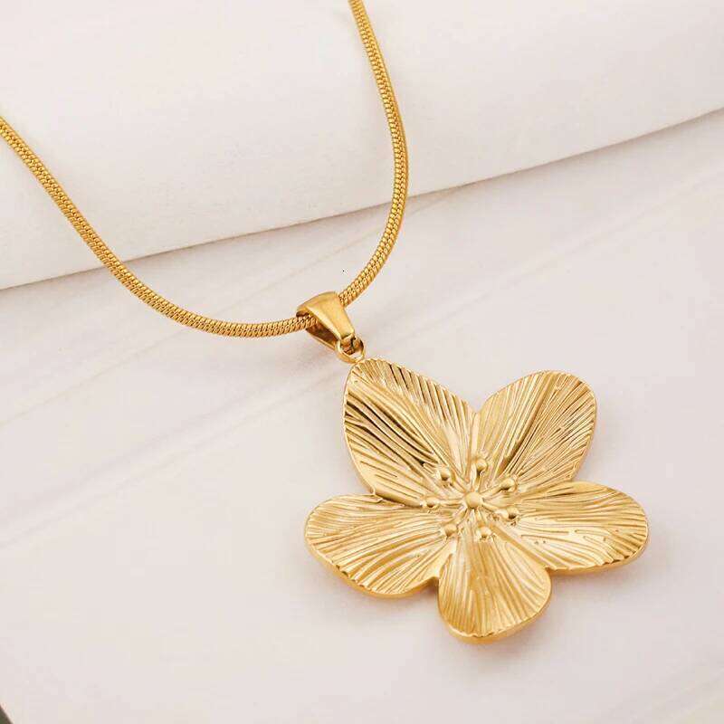 Vintage Stainless Steel Flower Pendant for Women Gold Plated Floral Metal Snake Chain Necklace Aesthetic Jewelry Gifts H260312