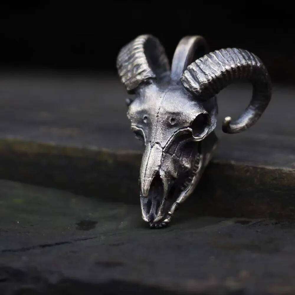 Retro Creative Trend Plate Goat Skull Necklace Punk Fashion White Match Couple Pendant Niche Party Accessories H260312