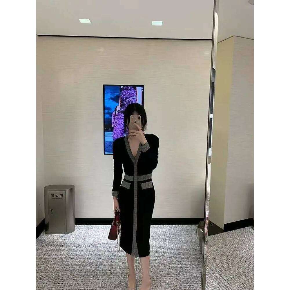 Contrast Color Brand Design Sweater Dress Knit Skinny V-neck Sexy Office Lady Long Sleeve Mid Dresses Elastic Elegant Women CHIC Z260313