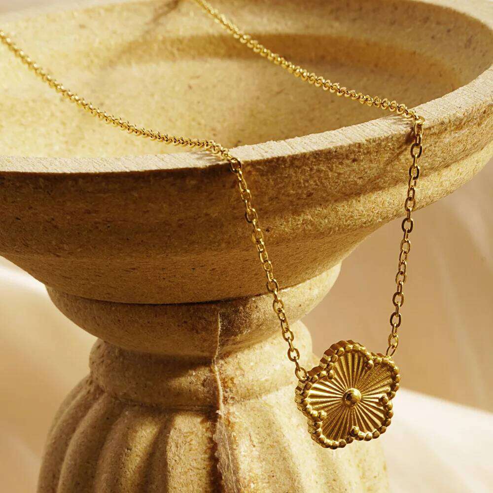 Fashion Stainless Steel Five Cr Necklace Pendant Women Flower Jewelry Gift For Him H260312