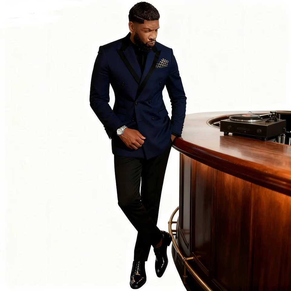 Mens Double-breasted Tailored Tuxedo White Personalized Peak Lapel Slim Fit Groomsmen Smoking Suit Casual Outfit Set M260313