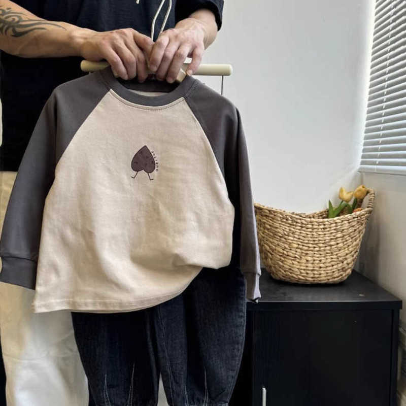 Tshirts New spring and autumn clothing for boys and girls stylish and fashionable tops childrens base shirts cartoon raglan longsleeve cotton Tshirts 