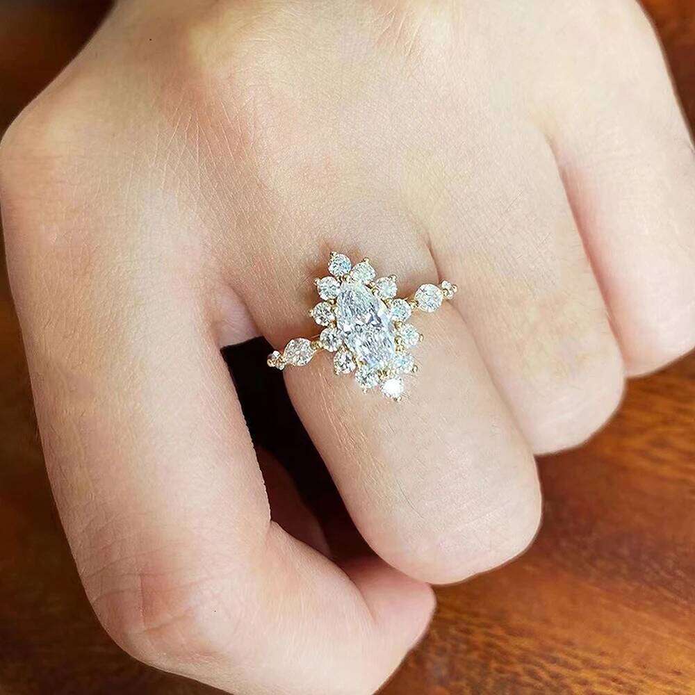 Huitan Sparkling Gold Color Cubic Zirconia Rings New Trendy Engagement Wedding Bands Women Accessories CZ Jewelry 2022 H260312